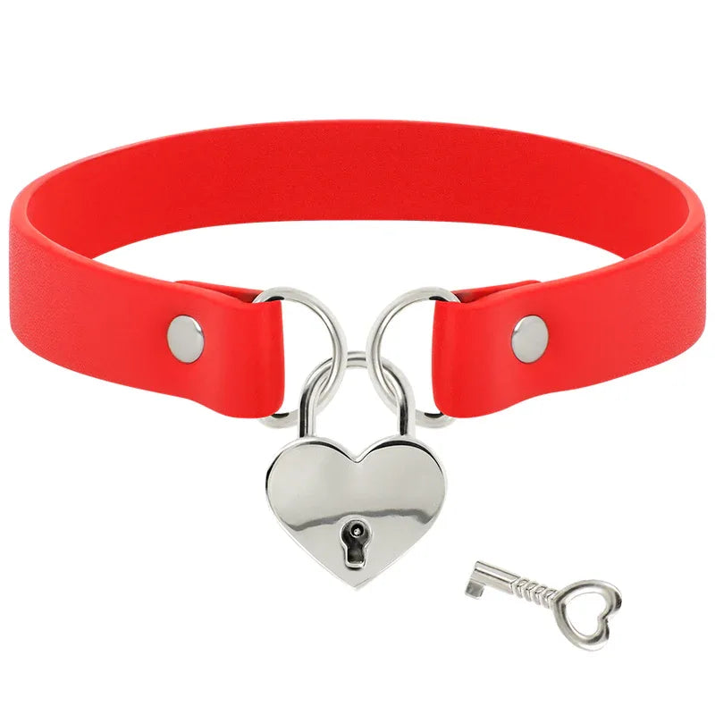 COQUETTE CHIC DESIRE - ROTE HALSKETTE AUS VEGANEM LEDER MIT HERZ-ACCESSOIRE MIT SCHLÜSSEL - Vanelion Paradise