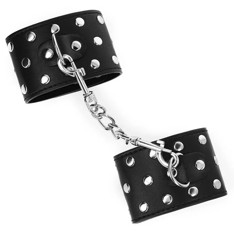 KINK - HANDGELENKFESSELN MIT DRUCKVERSCHLUSS VOLLER NIETEN SCHWARZ VERSTELLBAR 19-24 CM X 5,5 CM - Vanelion Paradise