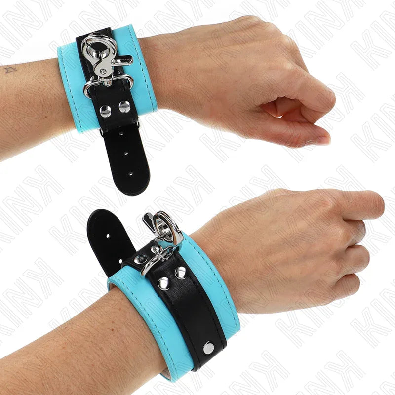 KINK - PREMIUM ABSCHLIEßBARE HANDGELENKFESSELN SCHWARZ/BLAU VERSTELLBAR 21-28 CM X 5,5 CM - Vanelion Paradise
