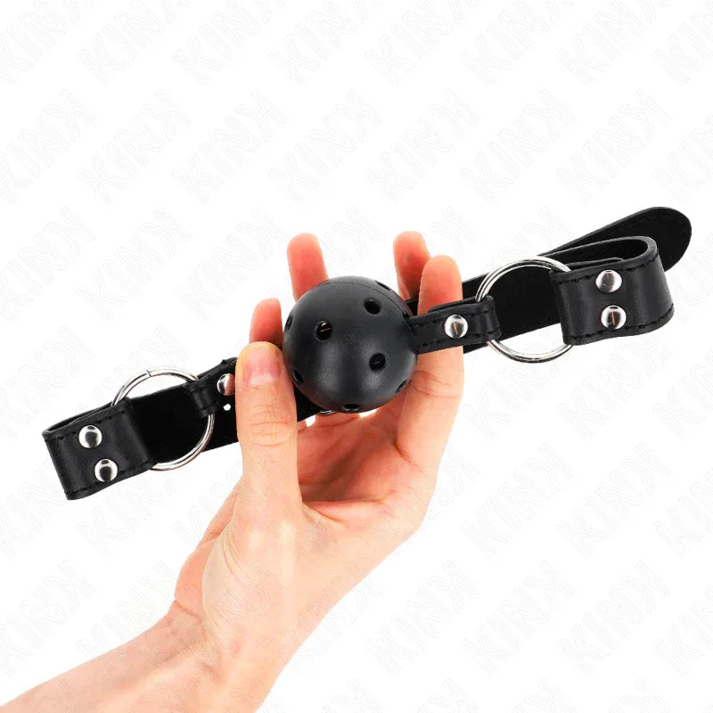 KINK - ATMUNGSAKTIVER BALL 4 CM KNEBEL MIT DOPPELNIET MODELL 1 SCHWARZ 62,5 x 2,5 CM VERSTELLBAR 42-58 CM - Vanelion Paradise