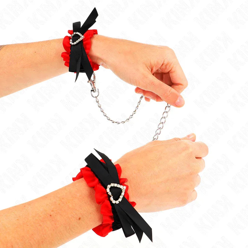 Verspielte Handfesseln aus Spitze mit Herz & Kette – Rot/Schwarz - Vanelion Paradise