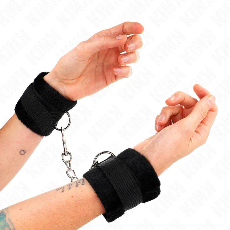 KINK – Flauschige Handfesseln für Anfänger, Schwarz - Vanelion Paradise
