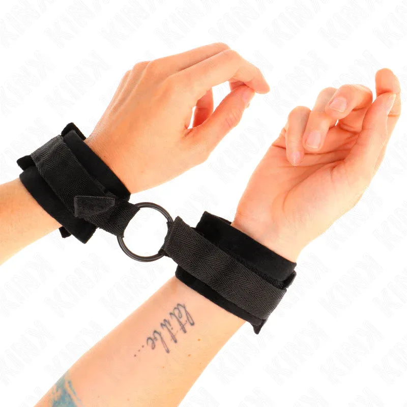 KINK - BEGINNER PELZ HANDMANSCHETTEN 25 CM MIT O-RING 4 CM SCHWARZ VERSTELLBAR 15-25 CM - Vanelion Paradise