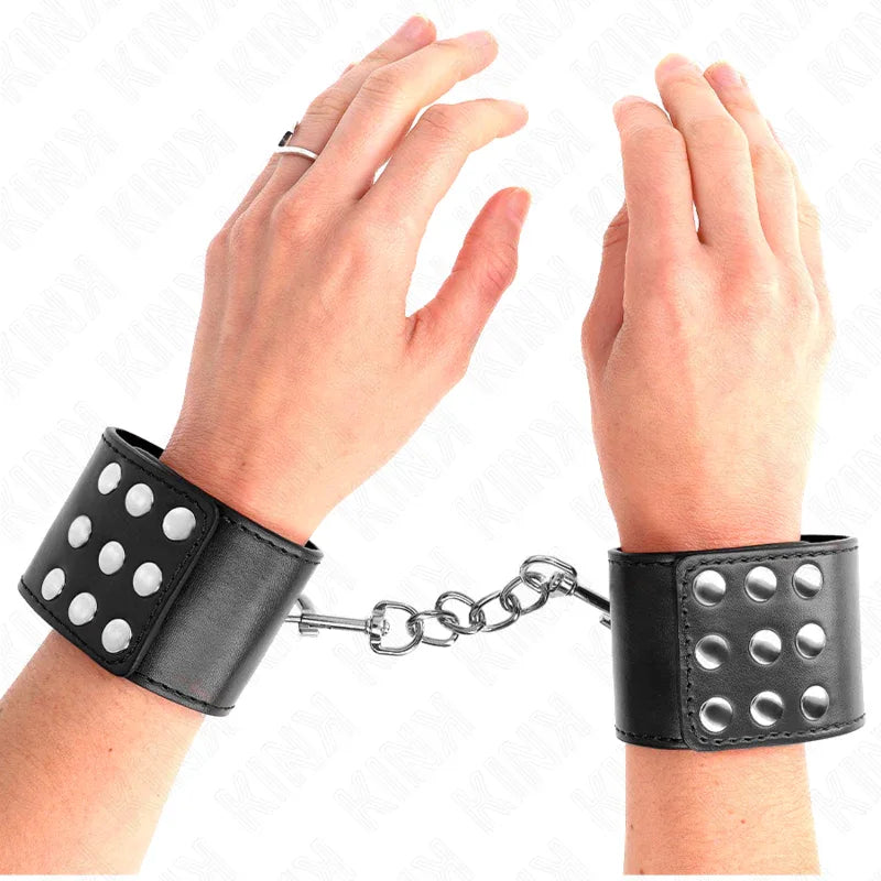 KINK - HANDGELENKFESSELN MIT DRUCKVERSCHLUSS SCHWARZ VERSTELLBAR 19-24 CM X 5,5 CM - Vanelion Paradise
