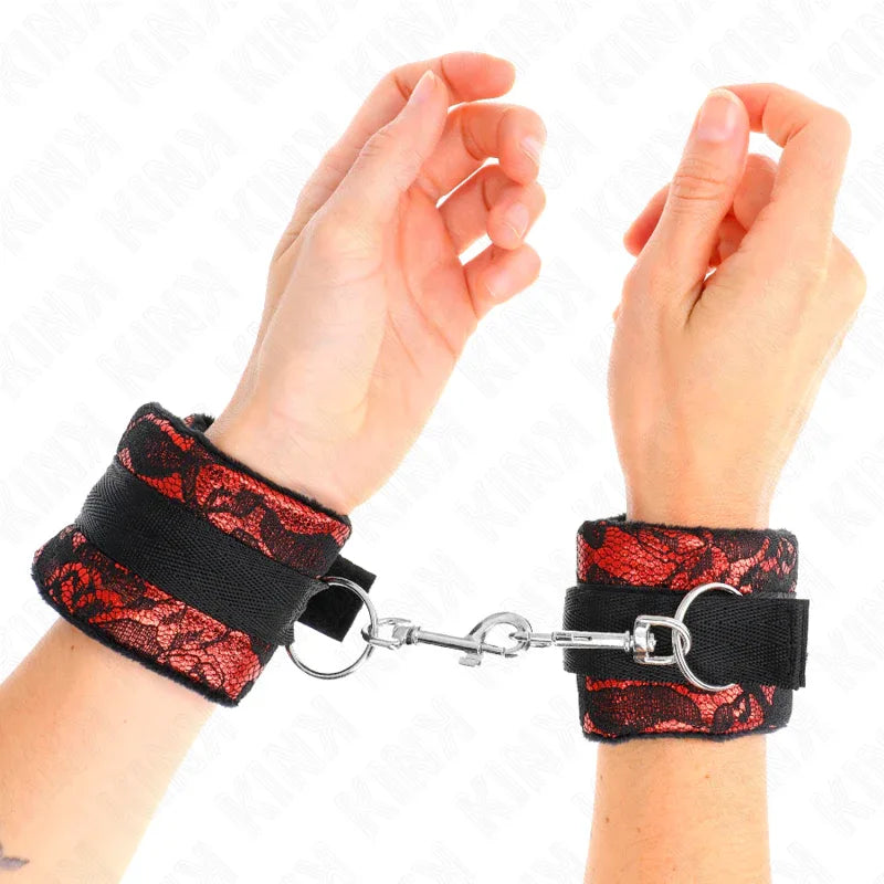 KINK - KURZE HANDGELENKSFESSELN AUS SAMTSPITZE UND NYLONFESSEL ROT/SCHWARZ 23 X 6,5 CM - Vanelion Paradise