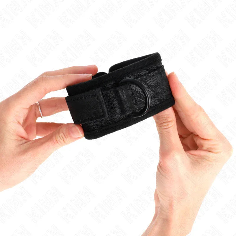 KINK - DARK LACE CUFFS NEOPRENE HANDGELENK MANSCHETTEN VERSTELLBAR SCHWARZ 20-29 CM X 5 CM - Vanelion Paradise