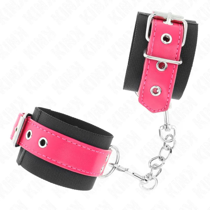 KINK - NYLON HANDGELENKFESSELN SCHWARZ MIT KUNSTLEDERGÜRTEL HIMBEERROSA VERSTELLBAR 19-29 CM X 5,1 CM - Vanelion Paradise