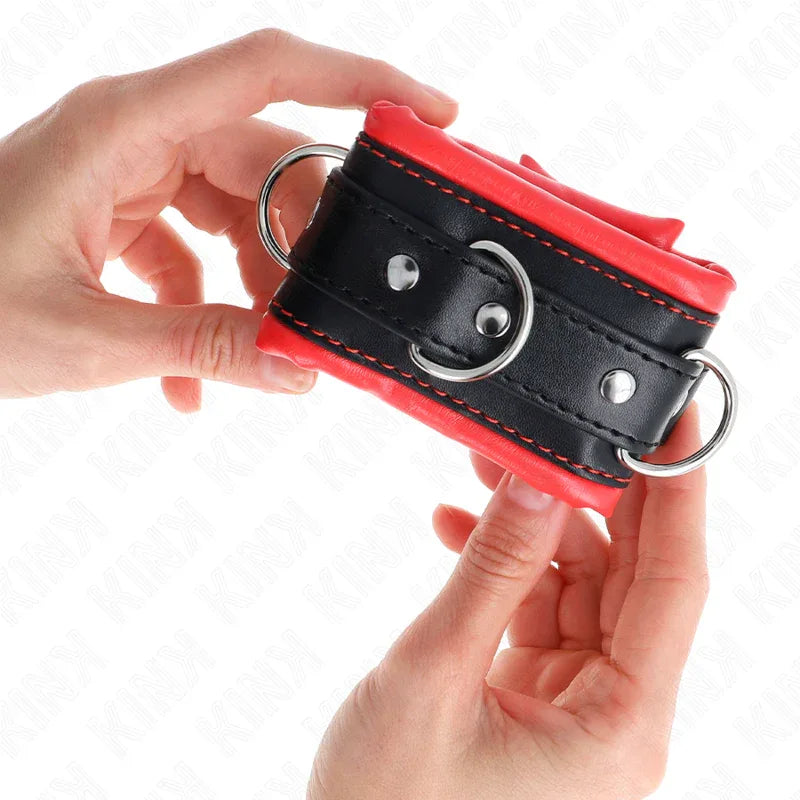 KINK - SCHWERE HANDGELENKSFESSELN MIT ROTEM PELZFUTTER, VERSTELLBAR 20-30 CM X 6 CM - Vanelion Paradise