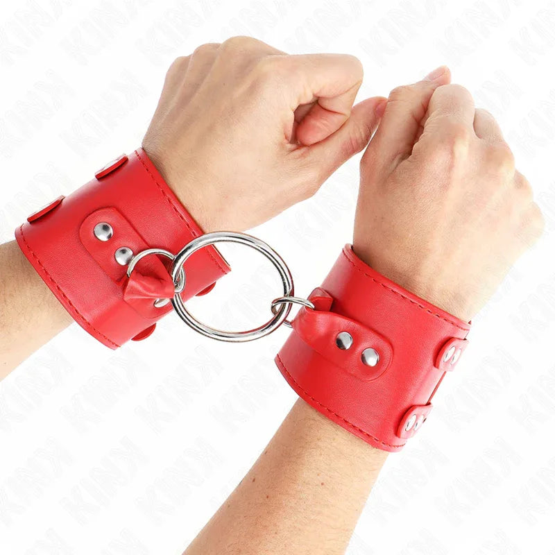 KINK - FESTE HANDGELENKFESSELN MIT RING UND NIETEN VERSTELLBAR ROT 17-22 CM X 6,5 CM - Vanelion Paradise