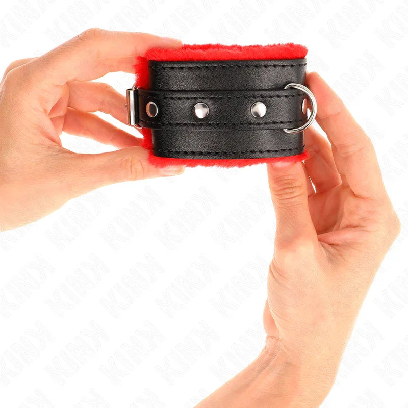 KINK - PREMIUM PELZGEFÜTTERTE HANDGELENKFESSELN ROT MIT SCHWARZEM GÜRTEL VERSTELLBAR 17-29 CM X 6 CM - Vanelion Paradise