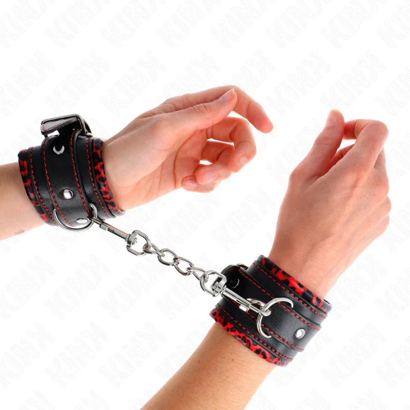 KINK - PELZGEFÜTTERTE HANDGELENKFESSELN ROT/SCHWARZ VERSTELLBAR 17-29 CM X 6 CM - Vanelion Paradise