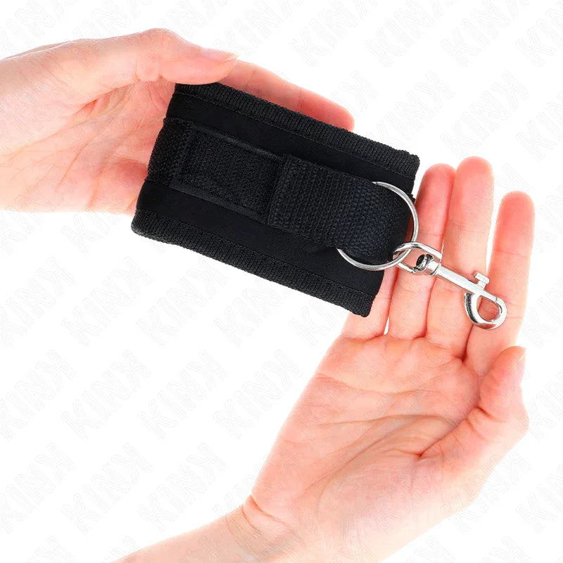 KINK - NYLON BIND-HANDHANDFESSELN MIT KLETTVERSCHLUSS, SCHWARZ, MODELL 2, VERSTELLBAR, 18-35 CM X 6 CM - Vanelion Paradise