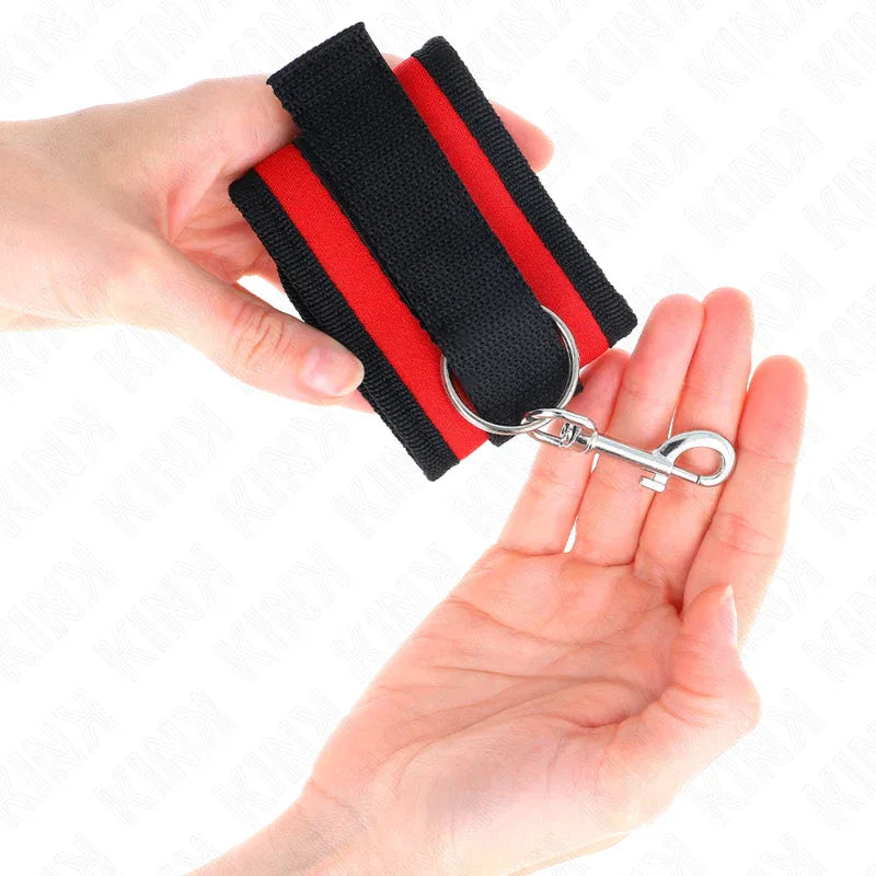 KINK - NYLON BIND-HANDHANDFESSELN MIT KLETTVERSCHLUSS ROT-SCHWARZ MODELL 2 VERSTELLBAR 18-35 CM X 6 CM - Vanelion Paradise