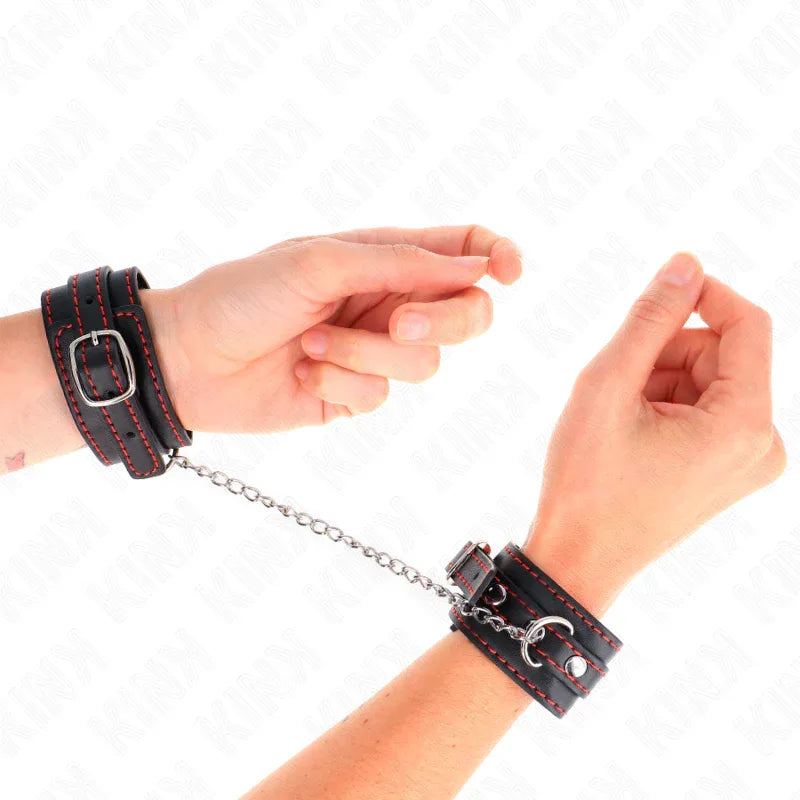 KINK - KLEINE HANDGELENKSFESSELN SCHWARZ MIT ROTEM FUTTER VERSTELLBAR 14-24 CM X 3,5 CM - Vanelion Paradise