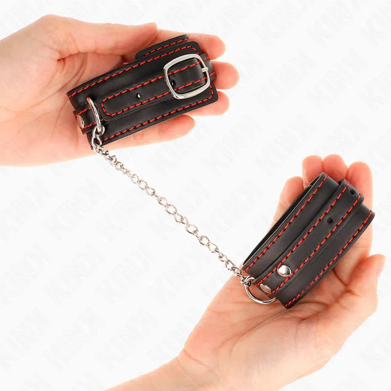 KINK - KLEINE HANDGELENKSFESSELN SCHWARZ MIT ROTEM FUTTER VERSTELLBAR 14-24 CM X 3,5 CM - Vanelion Paradise
