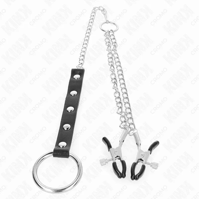 KINK - METALL-PENISRING MIT KETTE UND VERSTELLBAREN BRUSTKLAMMERN - Vanelion Paradise