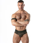 Khakifarbener Locker Gear Sweat It Mesh-Jockbrief, Vorderansicht am Model