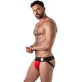 Locker Gear Wide Waistband Jockstrap in Rot, seitliche Ansicht am Model